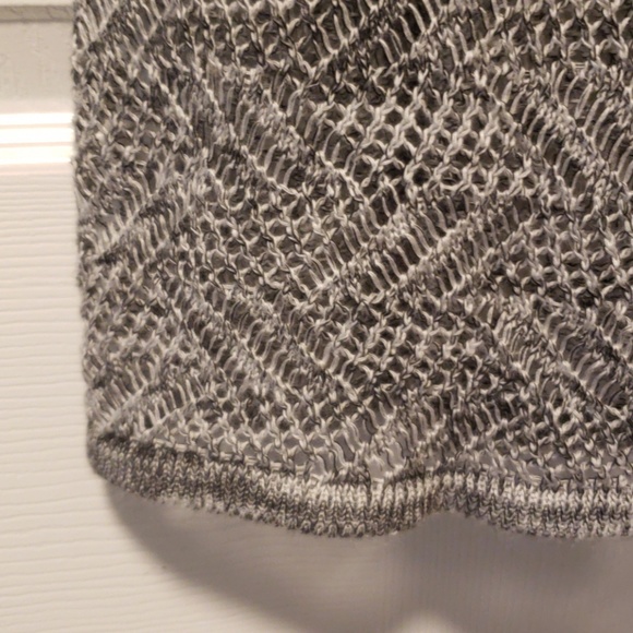 Dress barn Sweater Size Medium - Picture 3 of 5